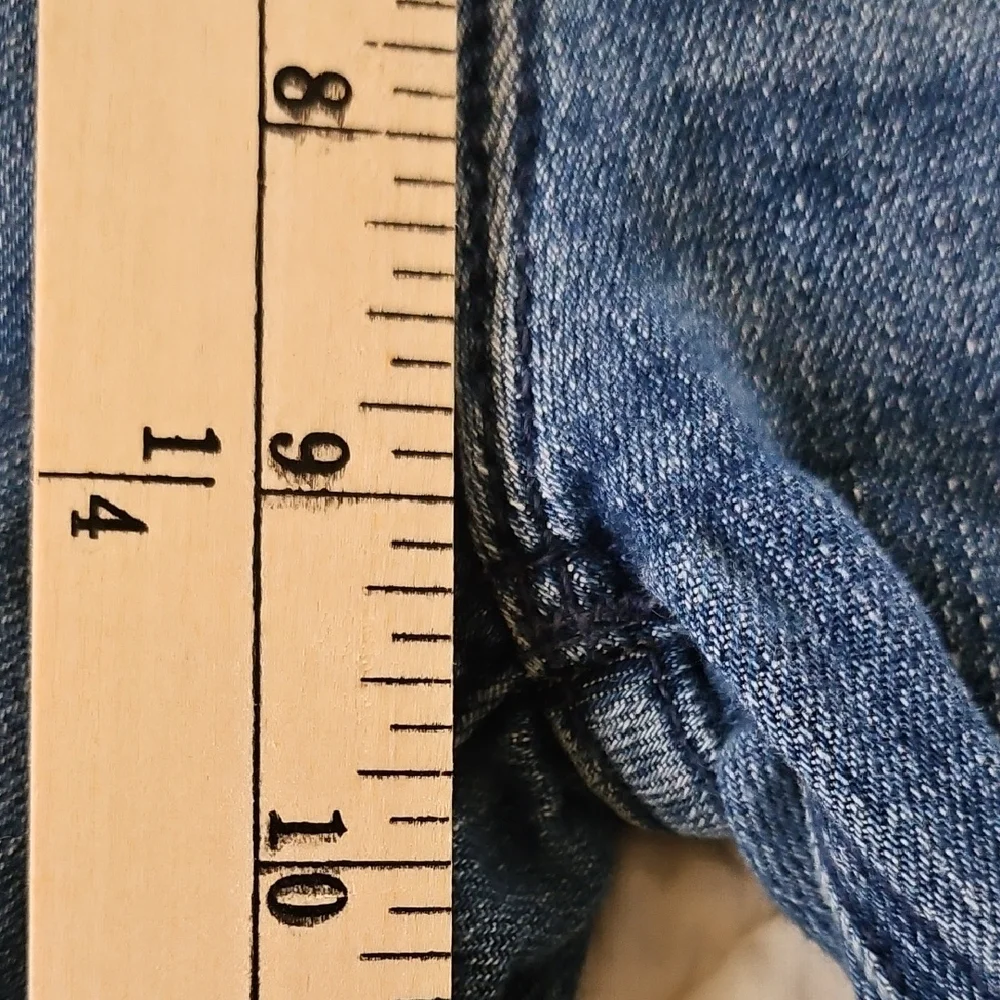 MOTHER Med Rise Dazzler Ankle Fray Jeans (Wash: We The Animals) - Picture 5 of 9